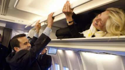 בדיחה 1 באפריל מג'יל ביידן לעיתונאים במטוס!