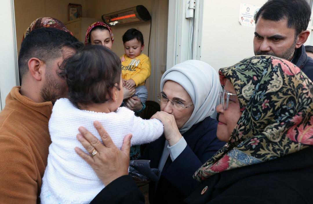 אמין ארדואן ביקר משפחות של קורבנות רעידת אדמה