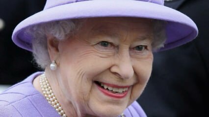 המלכה אליזבת עזבה את הארמון מחשש לנגיף הקורונה! נצפה לראשונה לאחר 72 יום