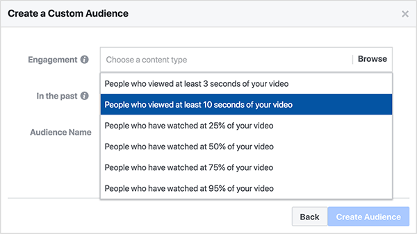 פייסבוק יוצרת תיבת דו-שיח של קהל מותאם אישית עבור צפייה בסרטון. קהל מותאם אישית מאפשר לך לבחור אנשים שצפו לפחות 10 שניות מהסרטון שלך, או אנשים שצפו לפחות 25% מהסרטון שלך וִידֵאוֹ.