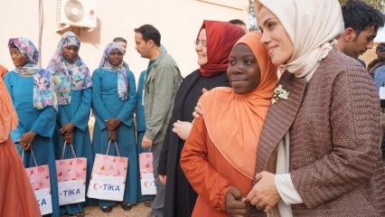 Esra Albayrak מצטרף לעזרת המזון של TİKA לבורקינה פאסו