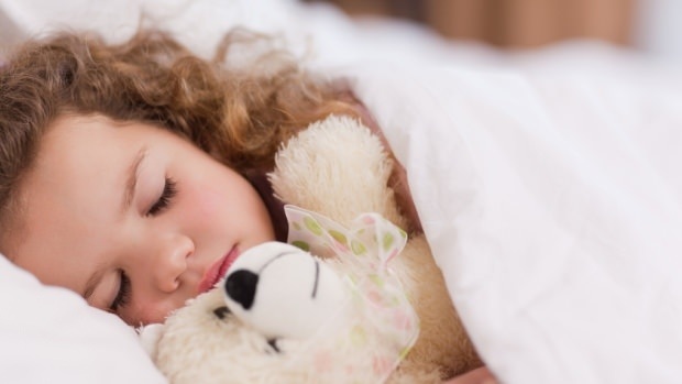 מתי ילדים צריכים לישון לבד?