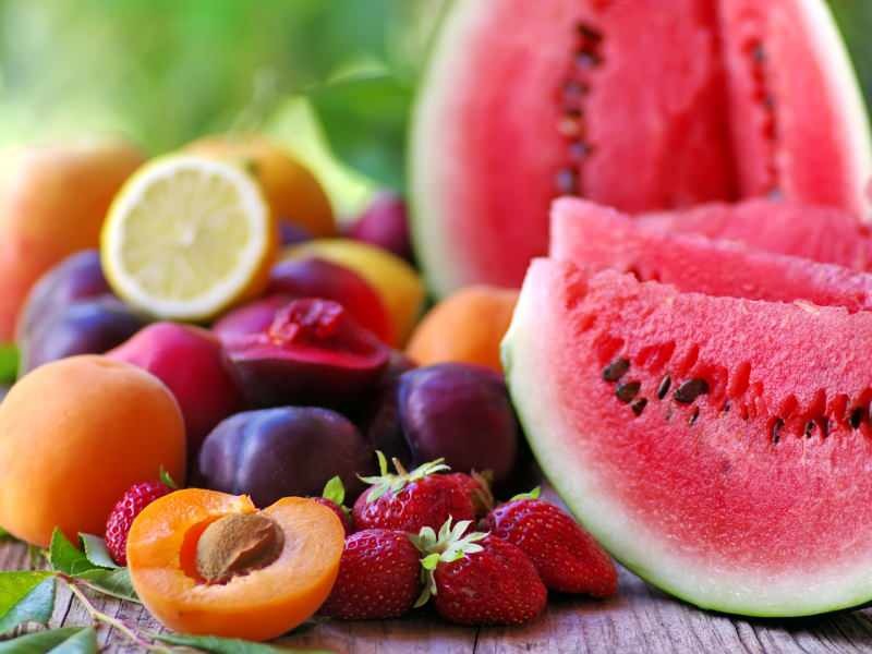 צריכת פירות בדיאטה! האם אכילת פירות מאוחרת עולה במשקל?