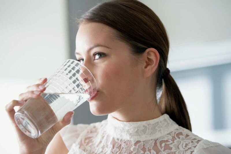 צריכת מים מאפשרת להסיר את הנגיפים בגוף תוך זמן קצר