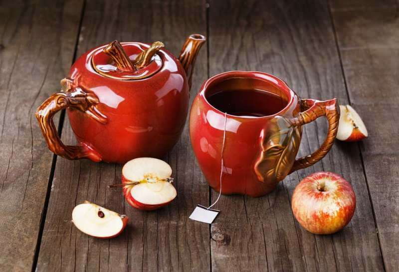 תה תפוחים העשוי מקליפות תפוחים מועיל יותר.