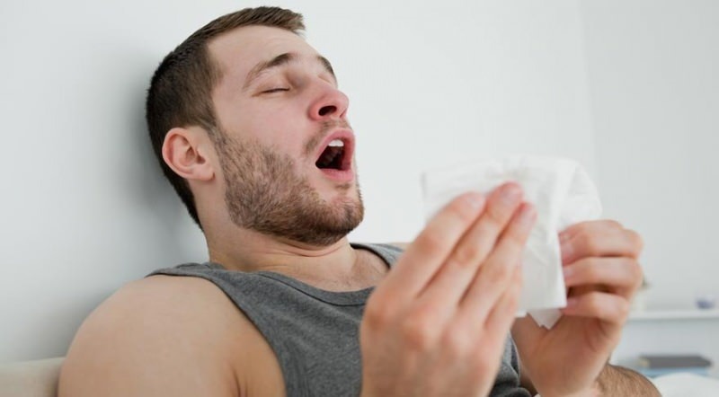 האם התעטשות היא סימן לקורונה? אלרגיה וסימפטומים של וירוס כלילי