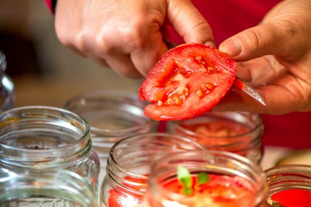 איך מכינים עגבנייה משומרת