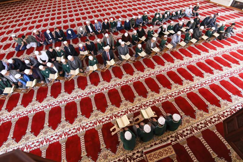תפילה שתיקרא בעת פתיחת הקוראן! כיצד נעשית תפילת חטים? שכרם של חדים ברמדאן