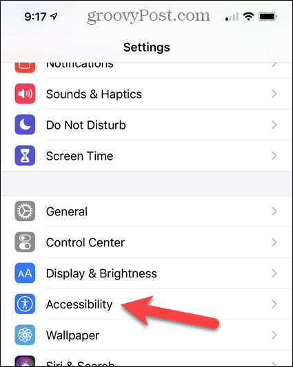 הקש על נגישות במסך הגדרות ה- iPhone