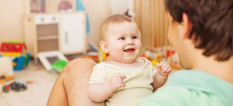 נחשף למספר שפות, התינוק עשוי לדבר מאוחר