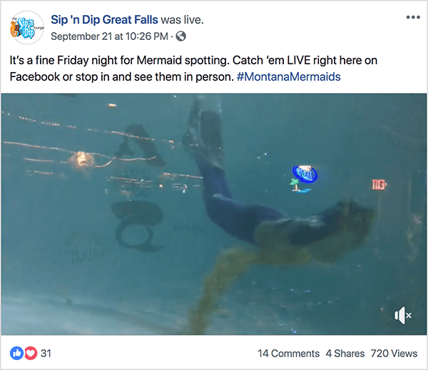זהו צילום מסך של סרטון חי של מופע בת הים בטרקלין Sip 'n Dip. ג'יי באר אומר שמופע בת הים הוא דוגמה להדק דיבורים.