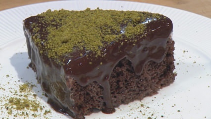 איך מכינים את העוגה הבוכה הקלה ביותר? עוגה בוכה עם רוטב שוקולד כמו ספוג