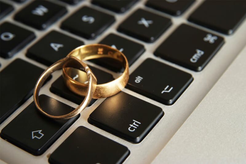 האם נישואים באינטרנט מותר? מתחתנים בפגישה מקוונת