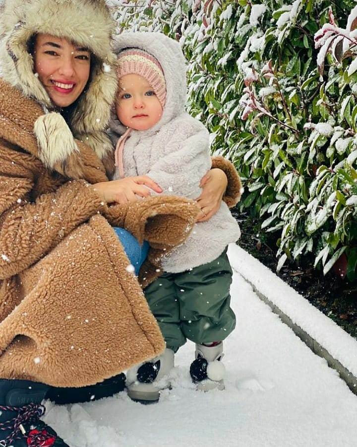 תנוחת שלג עם בתה ליילה מהשחקנית סדה באקן!