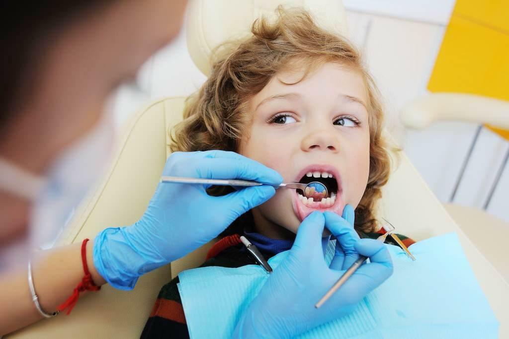 אל תשכחו לקבל טיפול שיניים של ילדכם במהלך ההפסקה.