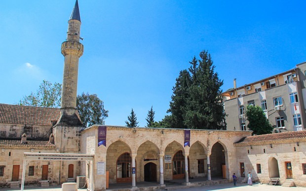 מסגד אדנה יאס