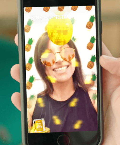 מפרסמים יכולים כעת להפעיל ולנהל קמפיינים פרסום משלהם ב- AR יחד עם מודעות Snap, מודעות סיפור ומסננים ישירות מתוך כלי ההגשה העצמית של Snapchat.