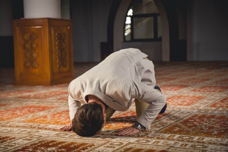 מה זה קאמת, איך אוכל להביא אותו בתפילה? תפילת קמט בהגייה בערבית