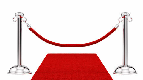 שוטרסטוק 103168676 תמונה של שטיח אדום וחבל קטיפה