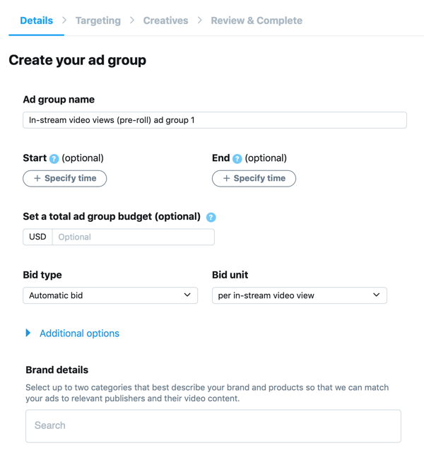 דוגמה להגדרות קבוצת מודעות עבור מודעת Twitter שלך לפני צפיות בסרטון זורם (Pre-Roll).