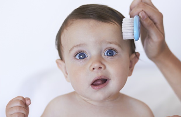 איך צריך להיות טיפול בשיער של התינוק?