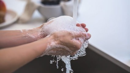 איך מכינים סבון נוצץ? טריקים להכנת סבון אנטיבקטריאלי
