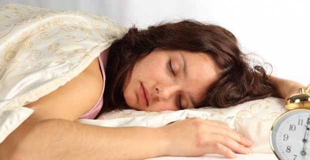 מצבים הגורמים להזעה במהלך שינה בלילה
